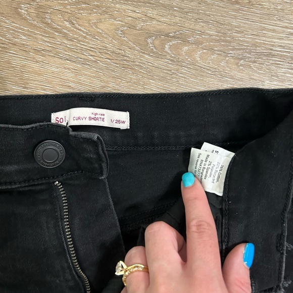 SO Black High Rise Curvy Shorty Shorts Size 1 - Picture 2 of 3